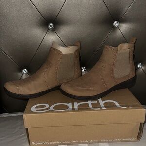 Earth Women's Tan Ankle Booties